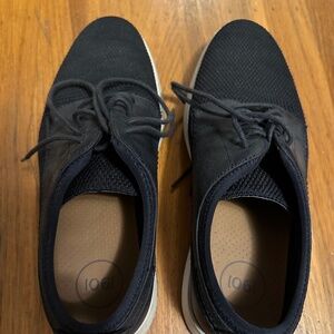 Men's 1901 casual shoes, size 9. Lace up.